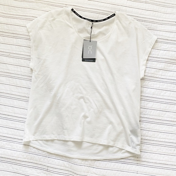 NWT On Cloud Running Active-T Flow Quick-drying Athletic Shirt White size Medium - Picture 5 of 10